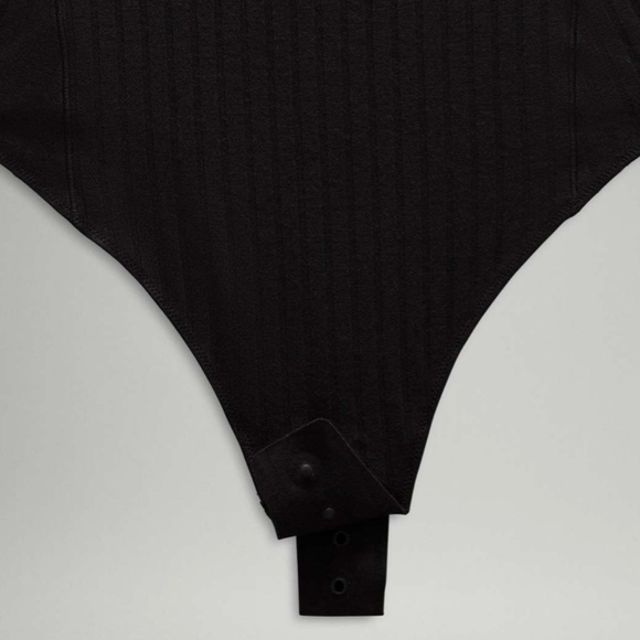 Lululemon Ribbed Wool Turtleneck Sleeveless Bodysuit (Size XS) in Black - Picture 6 of 9